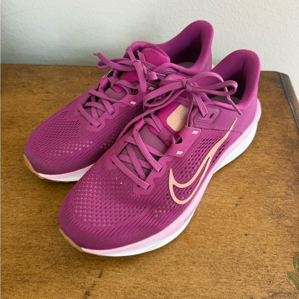 Nike Women's  Quest 6 'Hot Fuchsia' Sneakers 8.5
